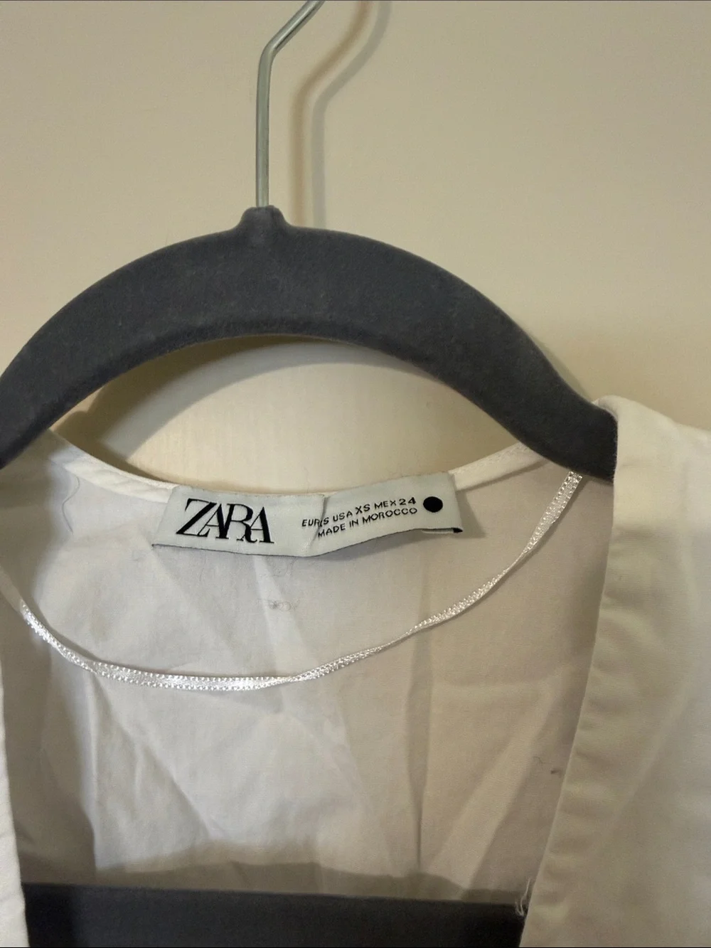 Zara White V-Neck Cropped Button-Front Blouse